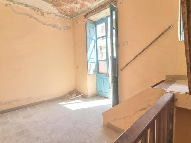 Casa indipendente da ristrutturare a Gualtieri Sicaminò
