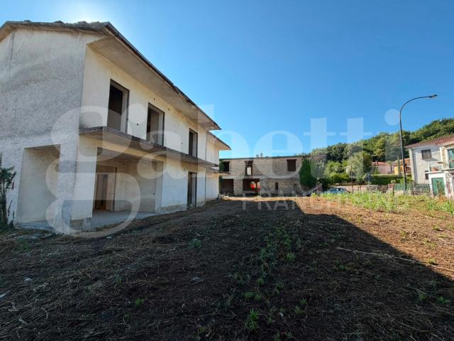 Casa indipendente da ristrutturare a Dragoni
