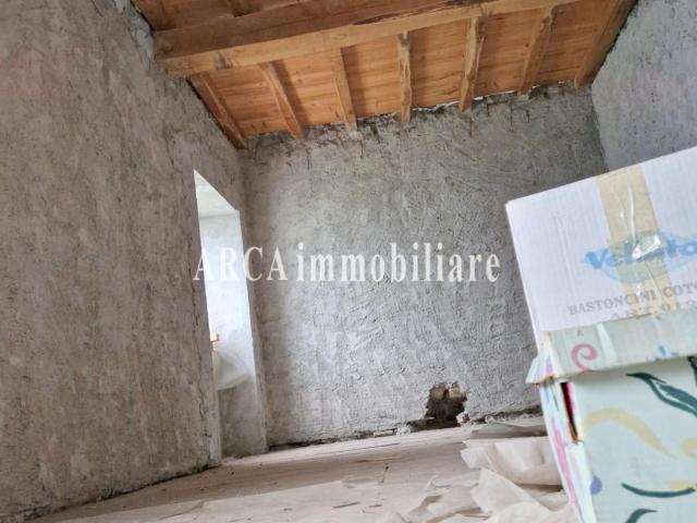 Casa indipendente da ristrutturare a Seravezza