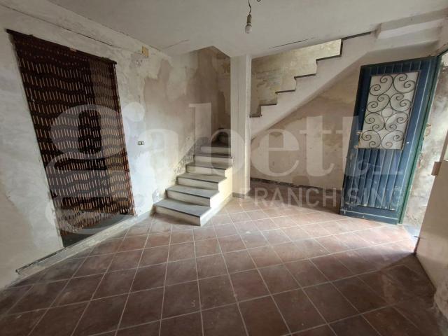 Casa indipendente da ristrutturare a Teano