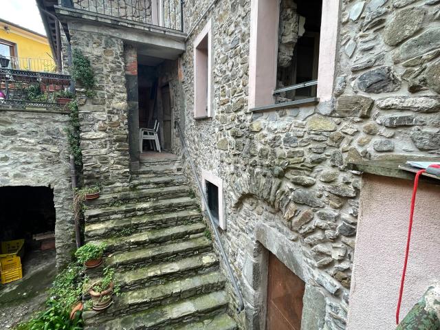 Casa indipendente da ristrutturare, Bolano montebello di mezzo