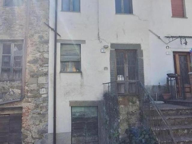 Casa indipendente da ristrutturare, Borgo a Mozzano san romano