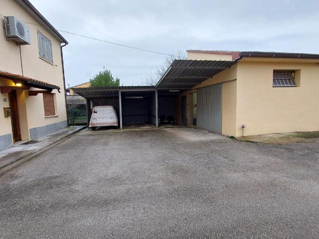 Casa indipendente da ristrutturare, Cascina latignano