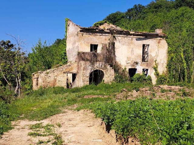 Casa indipendente da ristrutturare in c.da castellana, Treglio