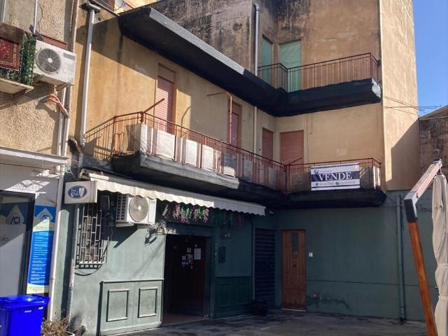 Casa indipendente da ristrutturare in cortile francesco nicolosi 6, Lercara Friddi