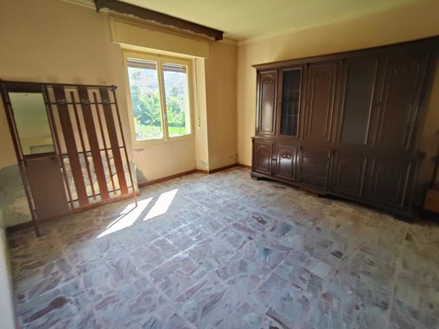 Casa indipendente da ristrutturare in località casa perotti, Alta Val Tidone