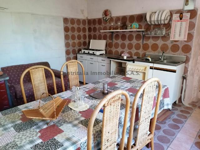 Casa indipendente da ristrutturare in logge, Urbino