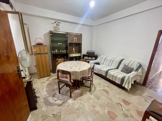 Casa indipendente da ristrutturare in sbarre superiori, Reggio Calabria