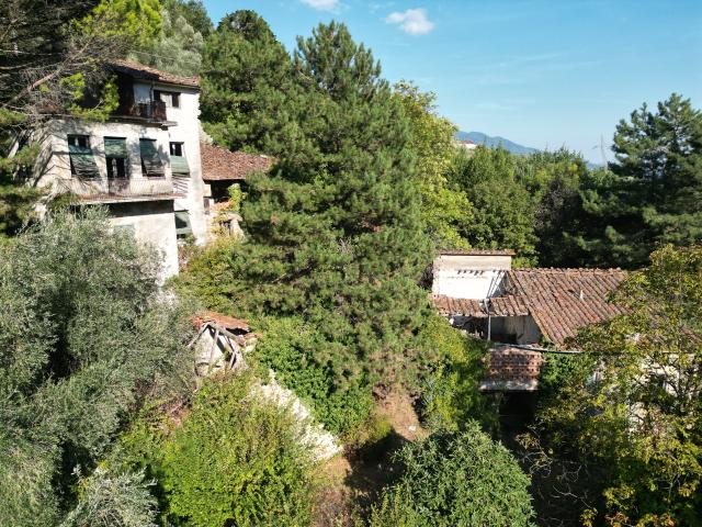 Casa indipendente da ristrutturare in via del colle 355/e, Lucca