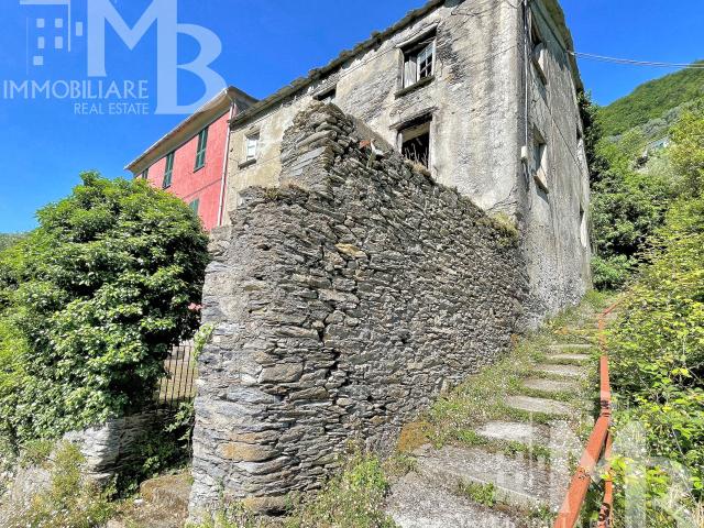 Casa indipendente da ristrutturare in via del piano 30, Avegno