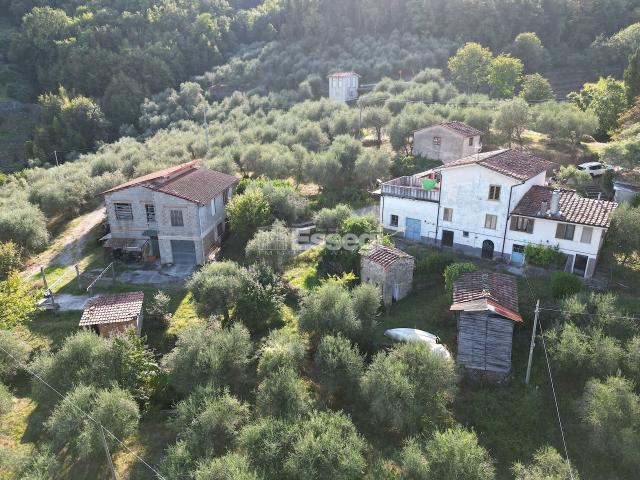 Casa indipendente da ristrutturare in via di bolognana 601, Lucca