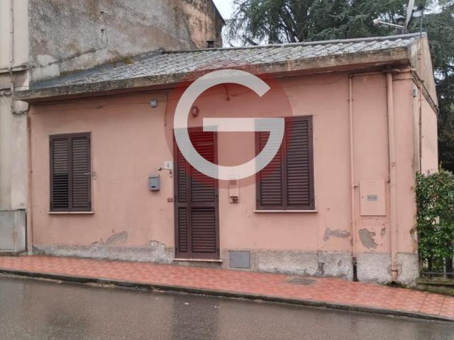 Casa indipendente da ristrutturare in via giovanni amendola 4, Cittanova
