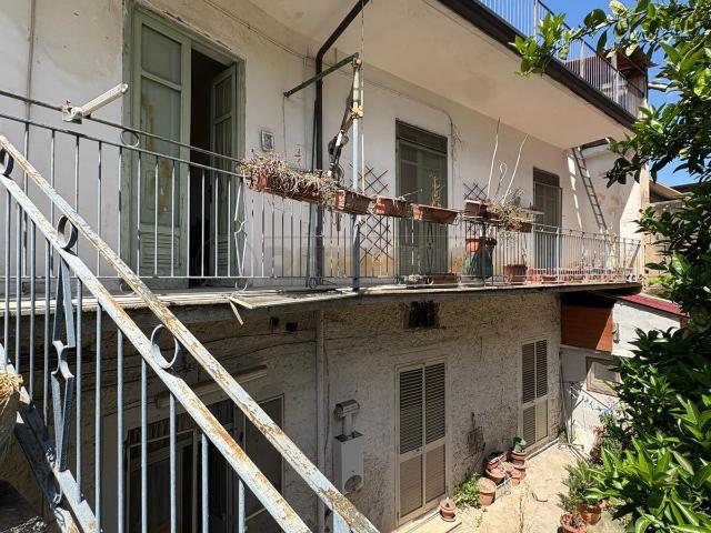 Casa indipendente da ristrutturare in via giuseppe verdi 101, Marcianise