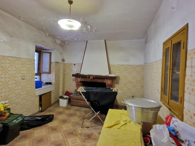 Casa indipendente da ristrutturare in via sasso glorioso 21, Lugnano in Teverina