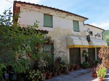 Casa indipendente da ristrutturare, Lucca mastiano