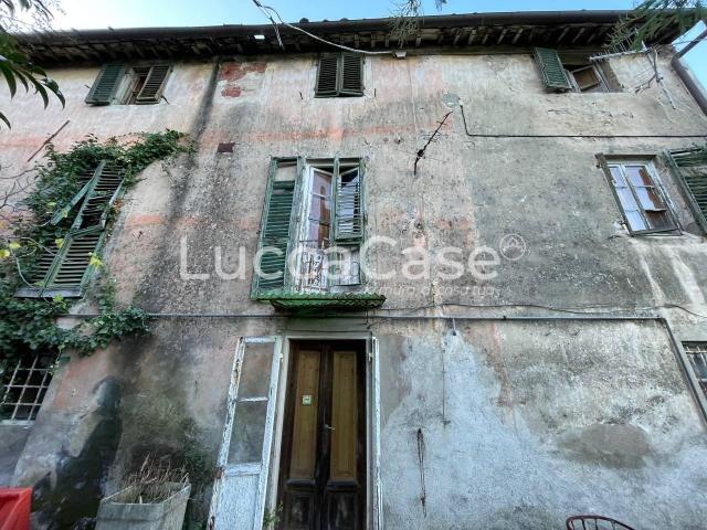 Casa indipendente da ristrutturare, Lucca santa maria del giudice