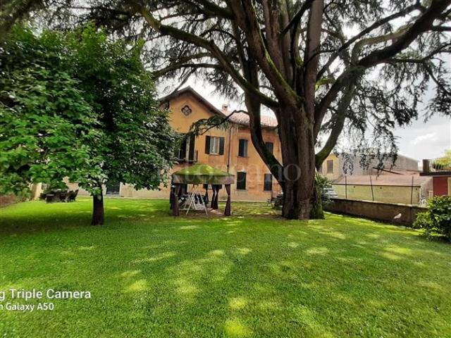 Casa Indipendente di 400 mq a Cassano Magnago