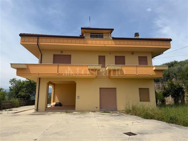 Casa Indipendente di 400 mq a Salino Tortoreto