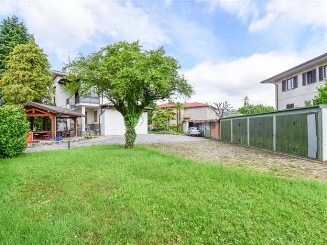 Casa Indipendente di 465 mq a Centro Brenna
