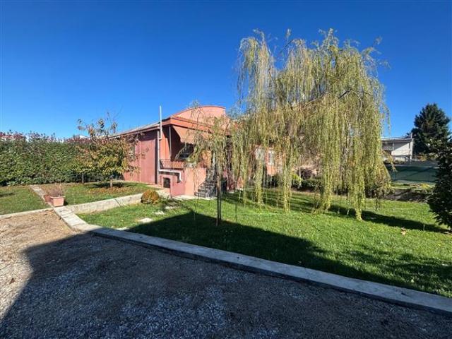 Casa Indipendente di 127 mq a Centro Cairate