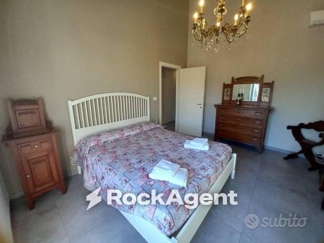 Casa indipendente di 169 m² con 4 locali a Aci Cas