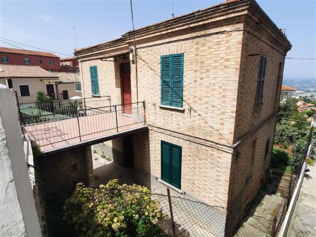 Casa Indipendente di 183 mq a Chieti Città Chieti