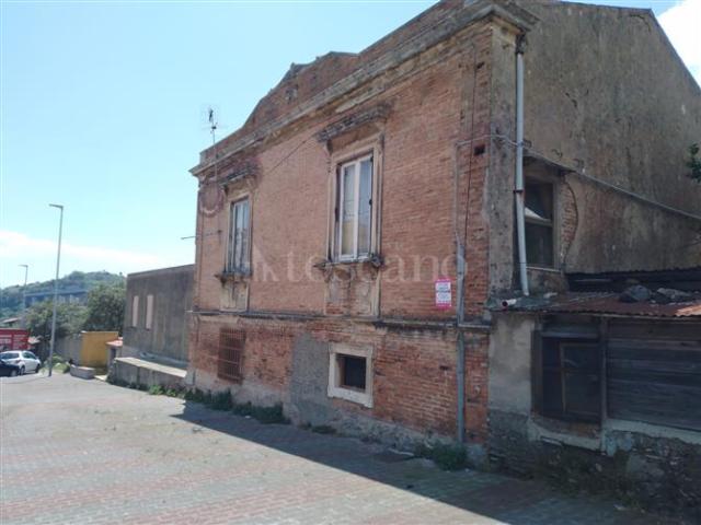 Casa Indipendente di 192 mq a Annunziata, San Licandro, Giostra Messina