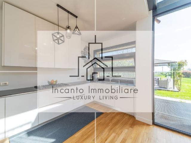 Casa Indipendente di 256 mq in vendita Strada Borgazio, Parma, Emilia Romagna
