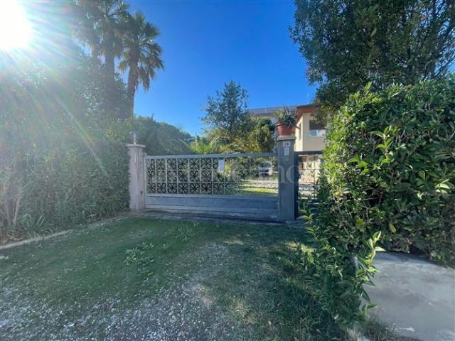 Casa Indipendente di 312 mq a Villa Rosa Martinsicuro