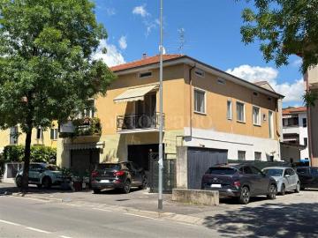 Casa Indipendente di 330 mq a Piazza Gussago