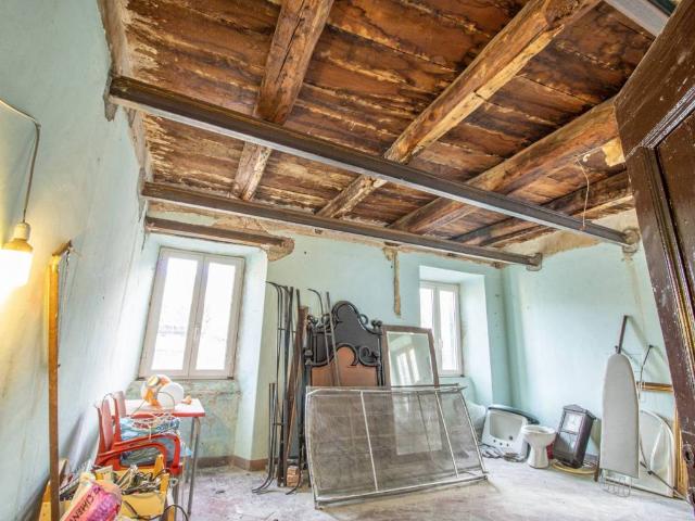 Casa indipendente in vendita a Cottanello RI