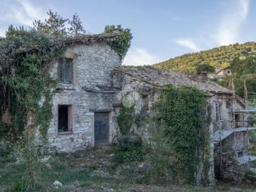 Casa indipendente in vendita a Cottanello RI