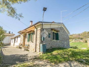 Casa indipendente in vendita a Cottanello RI