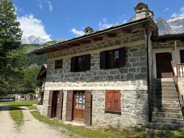 Casa indipendente in vendita a Courmayeur AO