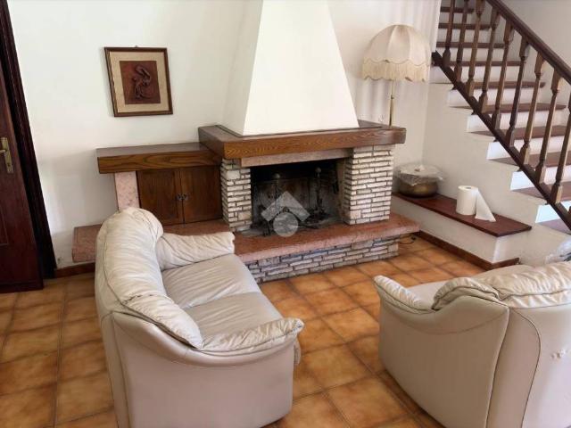 Casa indipendente in vendita a Cocuruzzo, Rocca d'Evandro