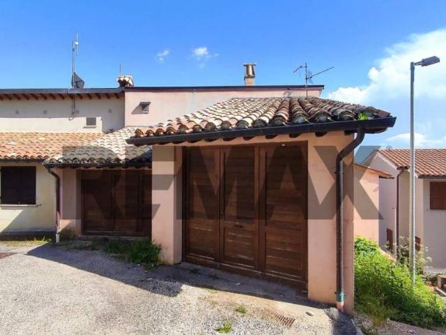 Casa indipendente in vendita a Colfiorito, Foligno