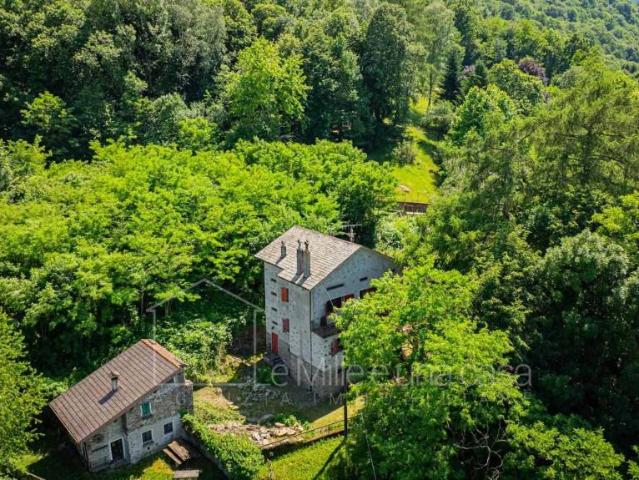 Casa indipendente in vendita a Colico vicolo ai Monti