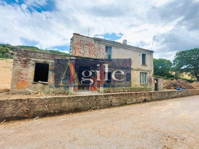 Casa indipendente in vendita a Colonnella TE