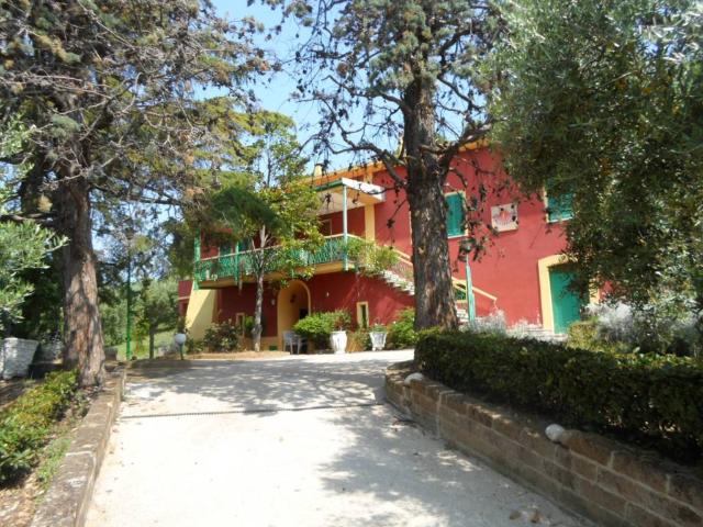 Casa indipendente in vendita a Colonnella TE