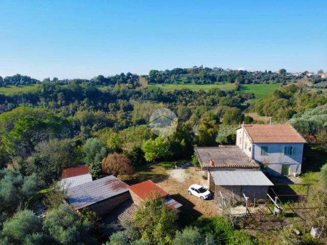 Casa indipendente in vendita a Collevecchio RI