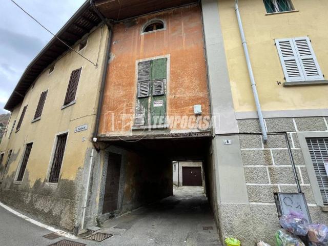 Casa indipendente in vendita a Colle Brianza LC