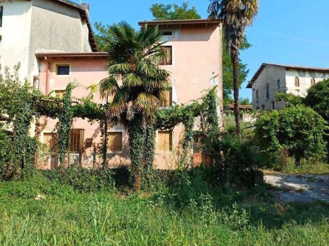 Casa indipendente in vendita a Colle Umberto TV