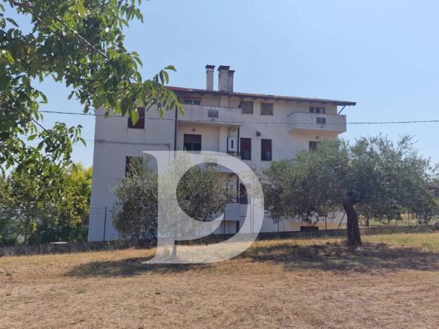 Casa indipendente in vendita a Collecorvino PE