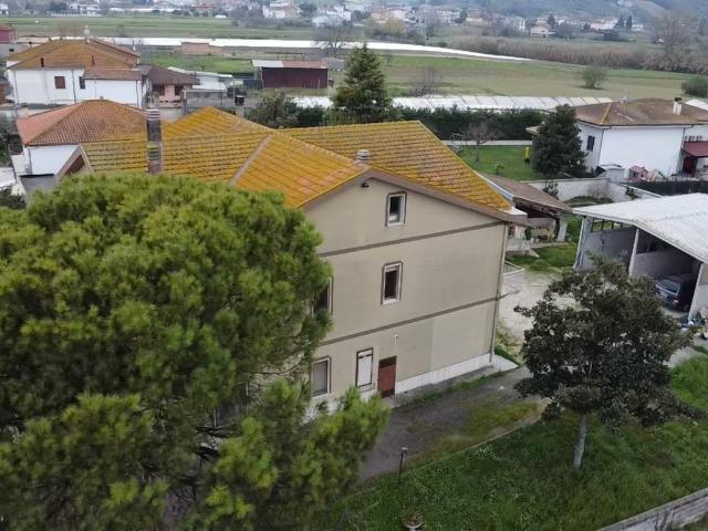 Casa indipendente in vendita a Collecorvino PE