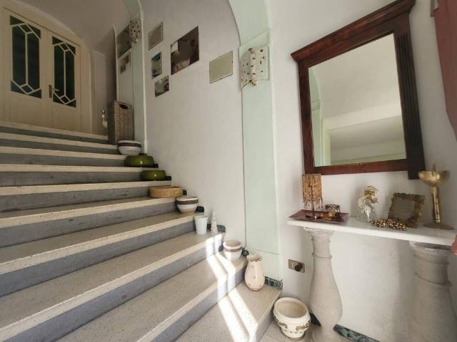 Casa indipendente in vendita a Collecorvino PE