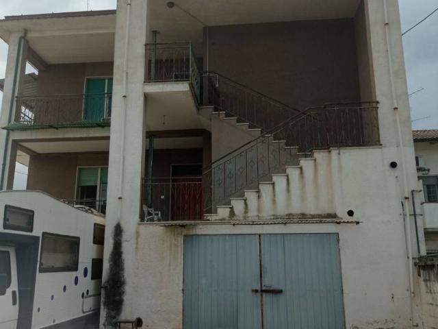 Casa indipendente in vendita a Collecorvino PE