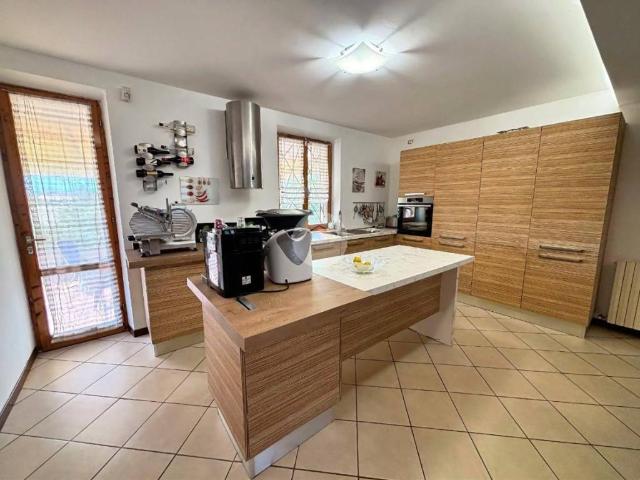 Casa indipendente in vendita a Colli al Metauro PU