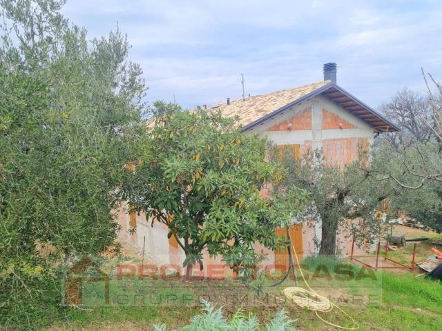 Casa indipendente in vendita a Colli del Tronto AP