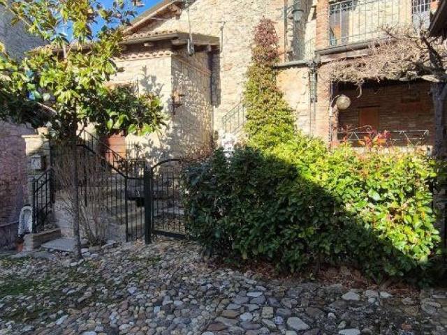 Casa indipendente in vendita a Colli Verdi PV