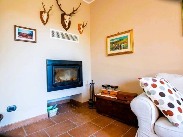 Casa indipendente in vendita a Colli Verdi PV